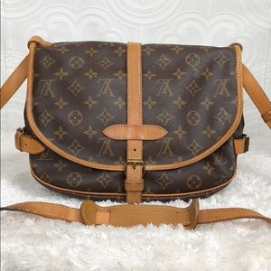 🌸OFFERS?🌸💯%Authentic Louis Vuitton Crossbody